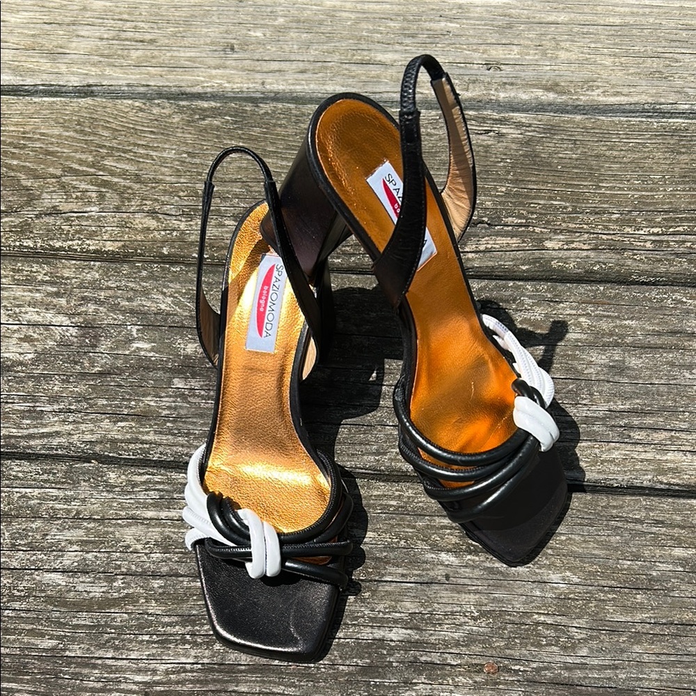 NWOB Spaziomoda Black and White Block Heeled Sling Back Sandals 39/9